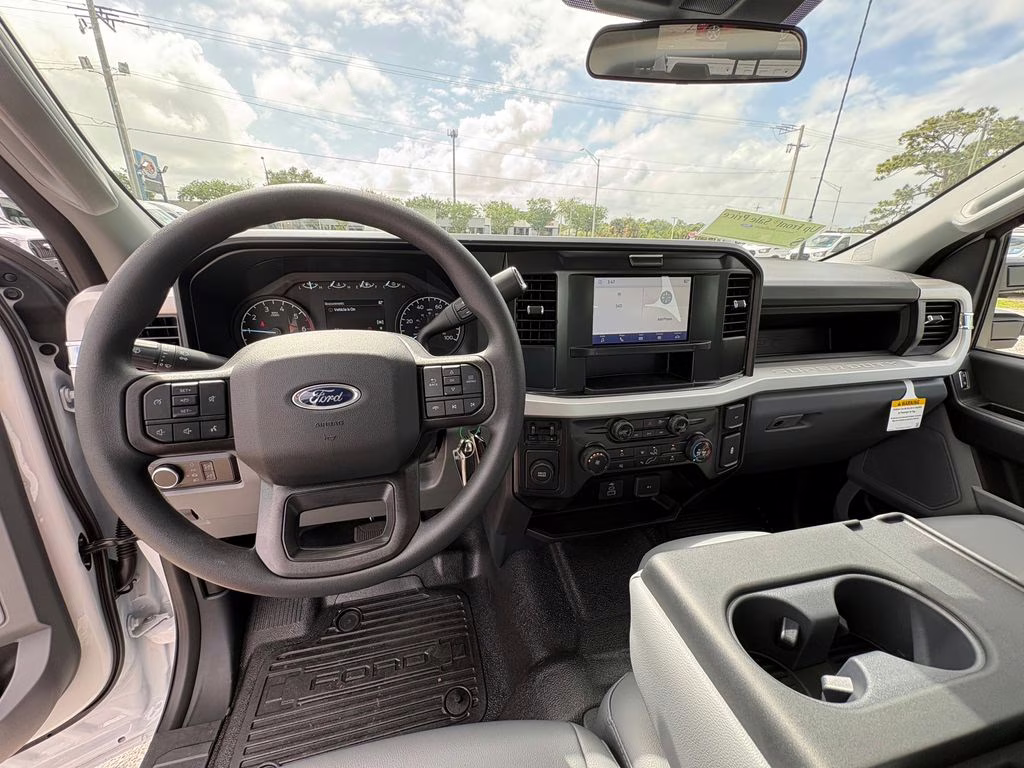 2026 Oxford White Ford Super Duty F-350 SRW XL RWD Truck