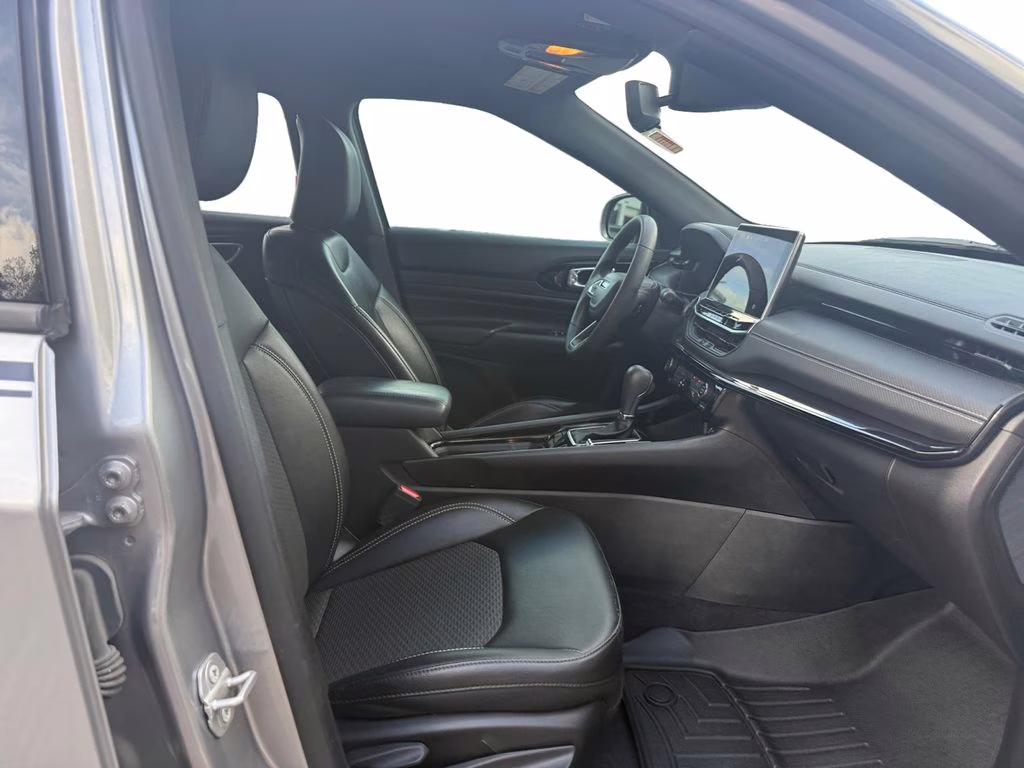 2023 Billet Silver Metallic Clearcoat Jeep Compass Altitude 4X4 SUV