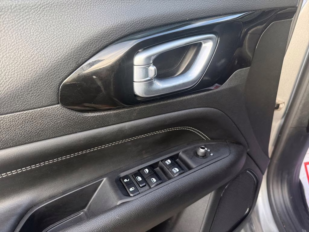 2023 Billet Silver Metallic Clearcoat Jeep Compass Altitude 4X4 SUV