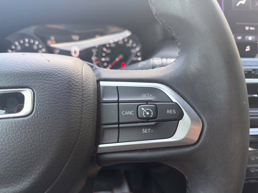 2023 Billet Silver Metallic Clearcoat Jeep Compass Altitude 4X4 SUV