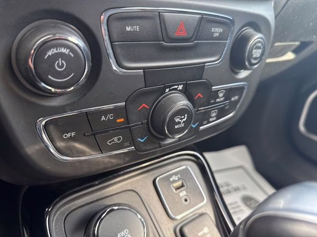 2020 White Clearcoat Jeep Compass Limited 4X4 SUV