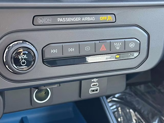 2025 Oxford White Ford Maverick XLT AWD Truck