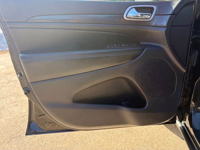 2018 Diamond Black Crystal Pearlcoat Jeep Grand Cherokee Upland Edition 4X4 SUV