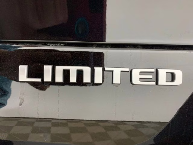 2026 Diamond Black Crystal Pearlcoat Jeep Grand Cherokee L Limited 4X4 SUV