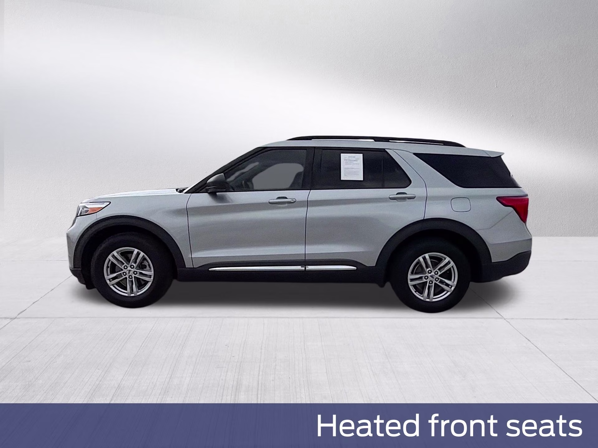 2023 Iconic Silver Metallic Ford Explorer XLT RWD SUV