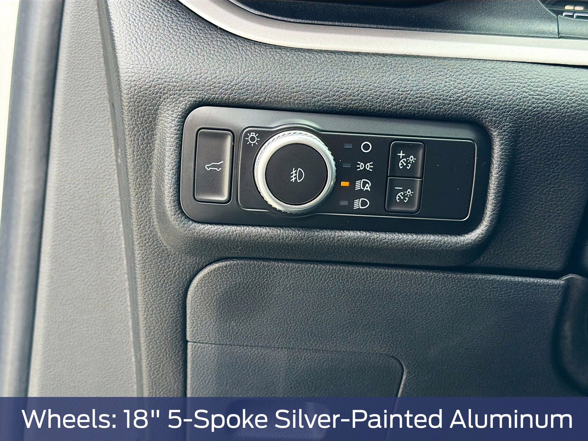 2023 Iconic Silver Metallic Ford Explorer XLT RWD SUV