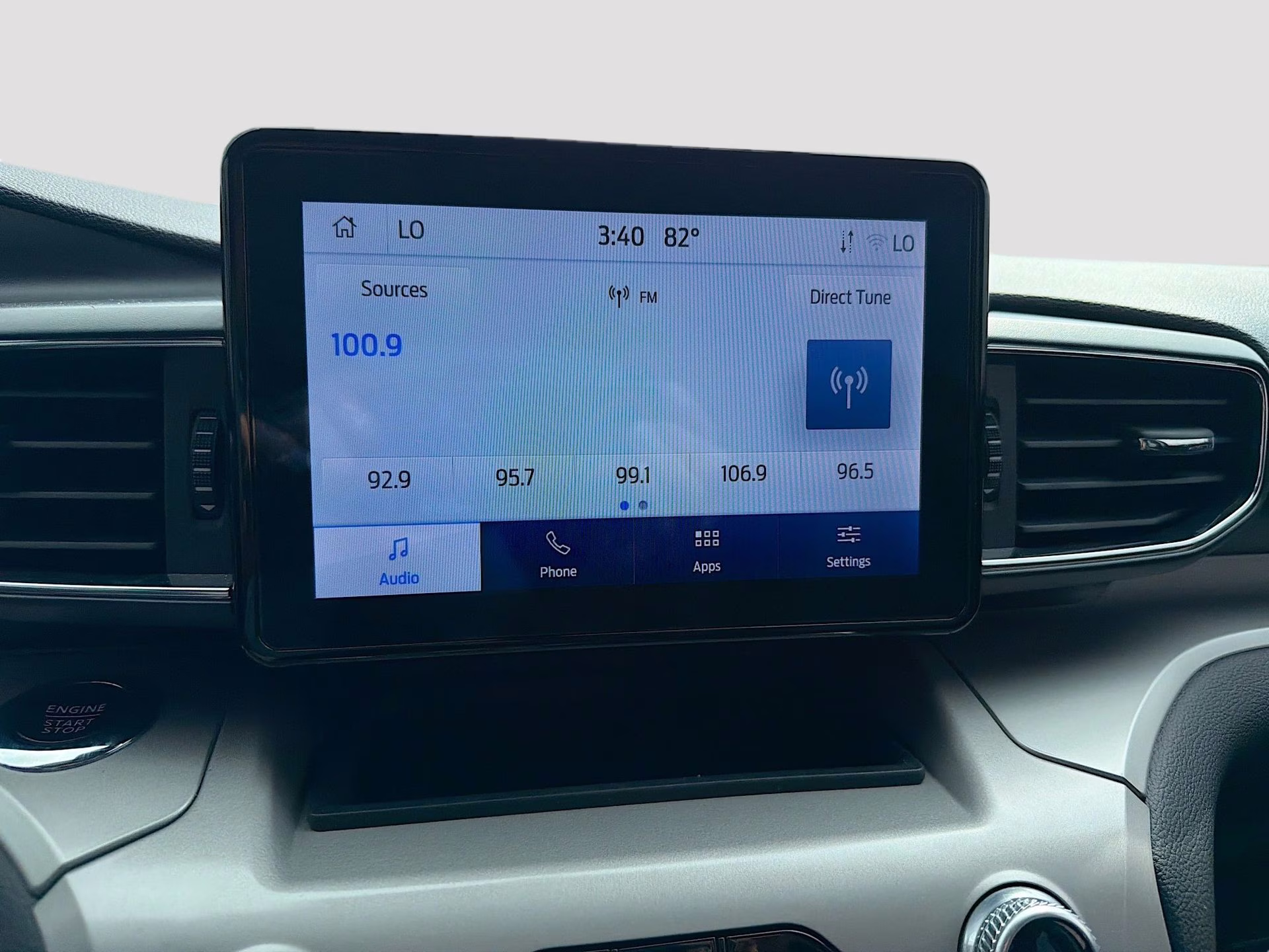 2023 Iconic Silver Metallic Ford Explorer XLT RWD SUV