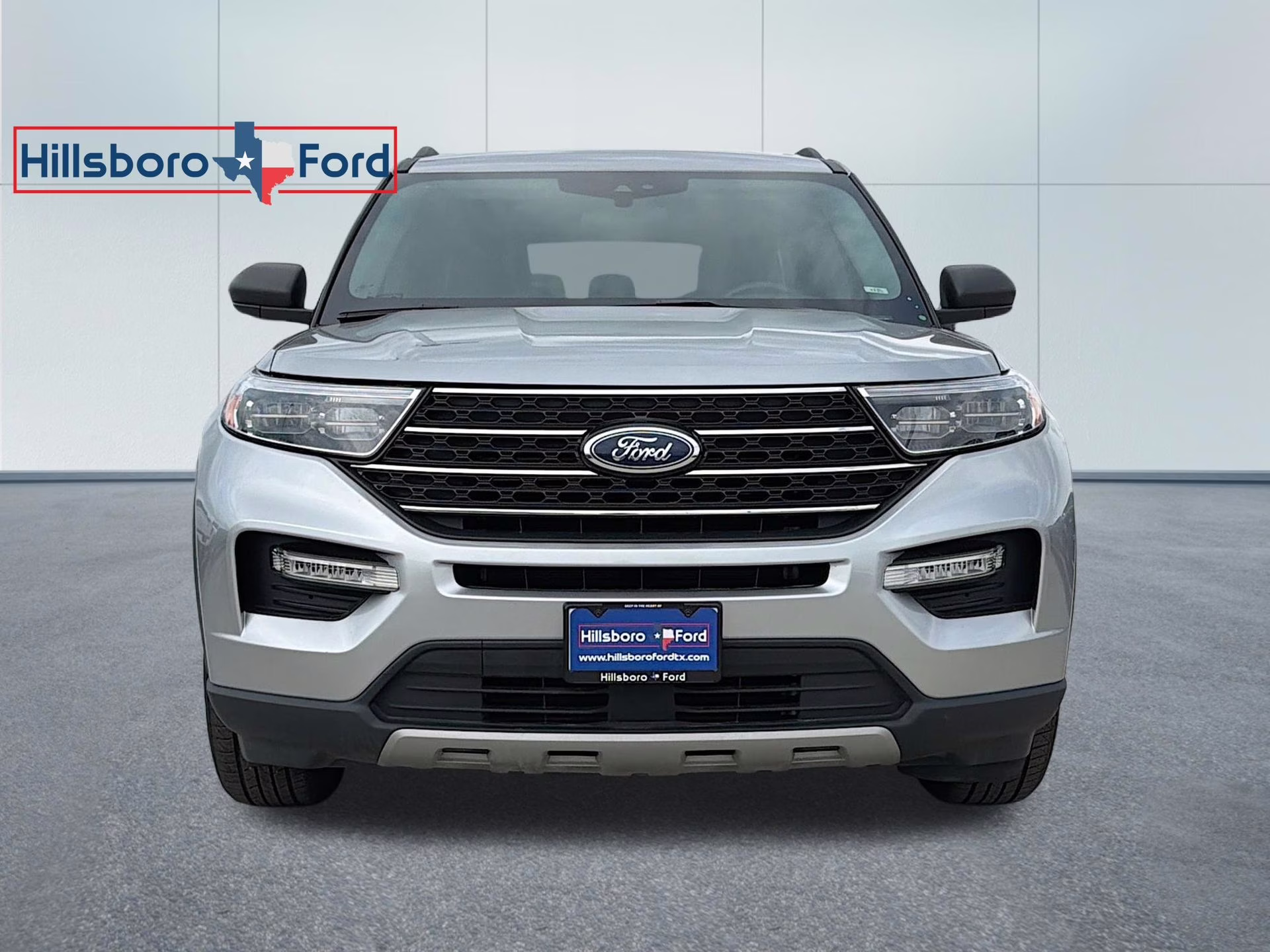 2023 Iconic Silver Metallic Ford Explorer XLT RWD SUV