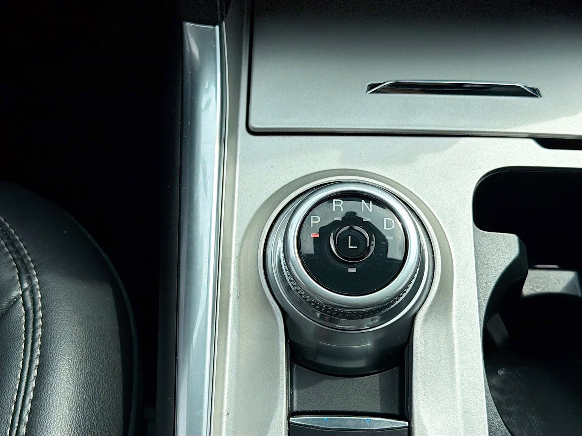 2023 Iconic Silver Metallic Ford Explorer XLT RWD SUV