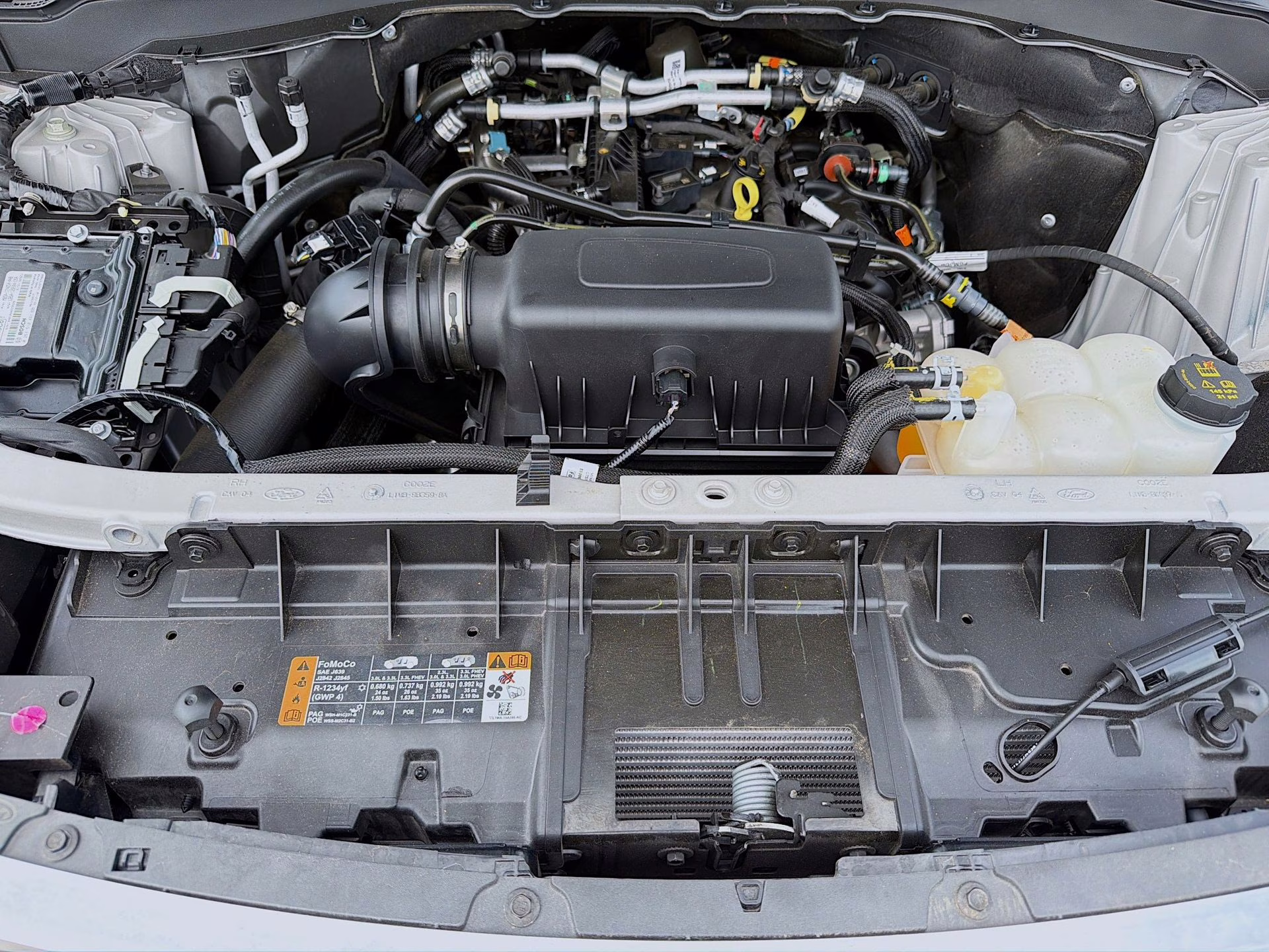 2023 Iconic Silver Metallic Ford Explorer XLT RWD SUV