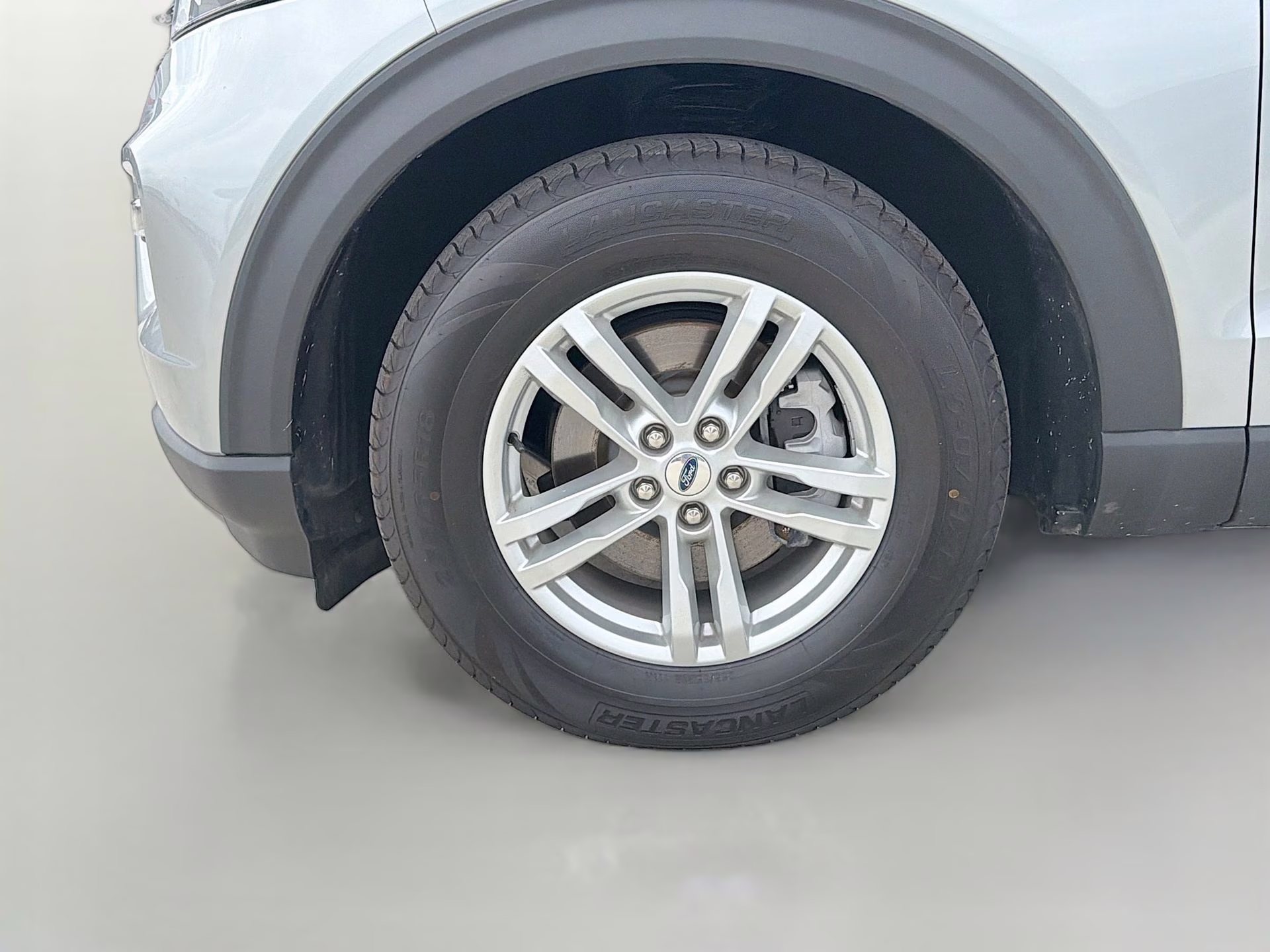 2023 Iconic Silver Metallic Ford Explorer XLT RWD SUV