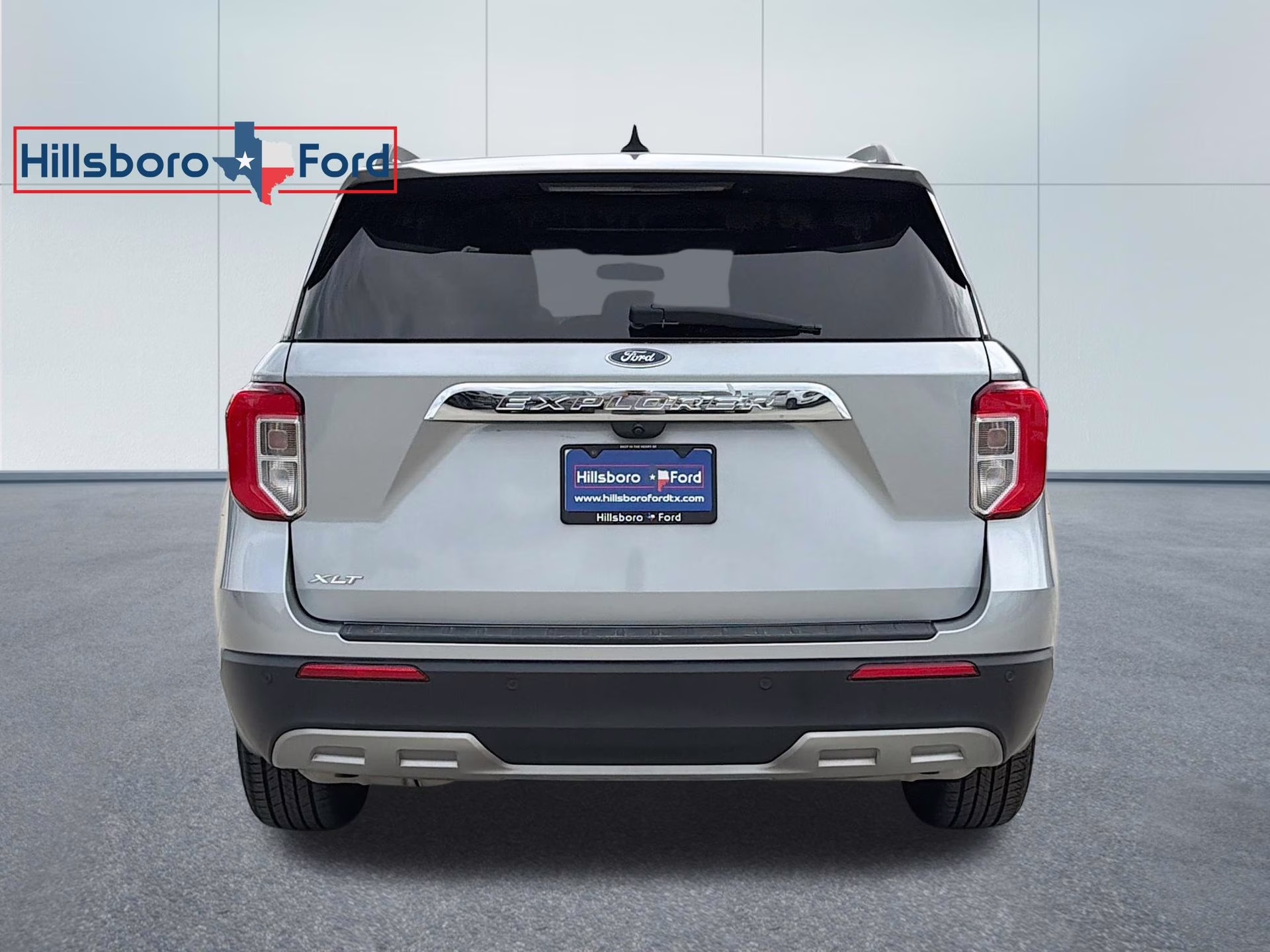 2023 Iconic Silver Metallic Ford Explorer XLT RWD SUV