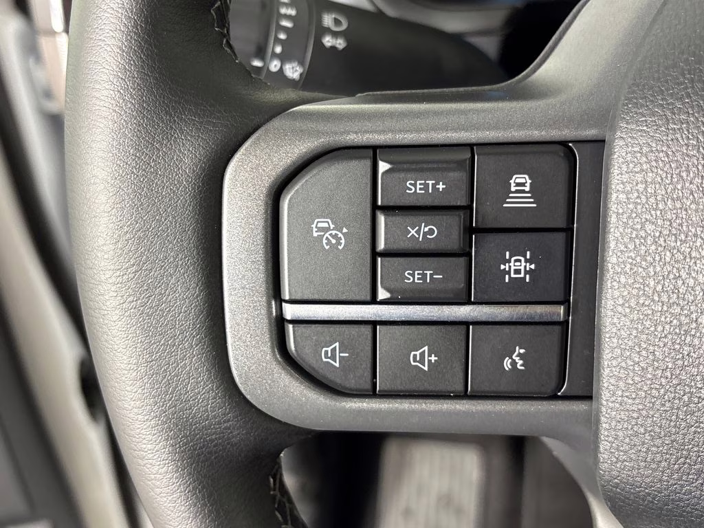 2025 Oxford White Ford F-150 Lariat 4X4 Truck