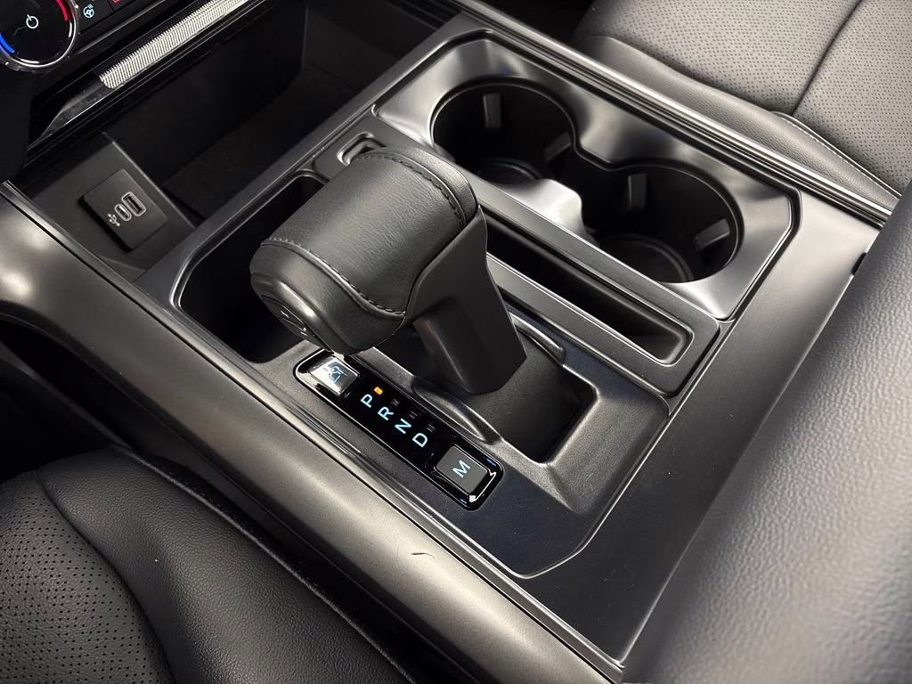 2025 Oxford White Ford F-150 Lariat 4X4 Truck