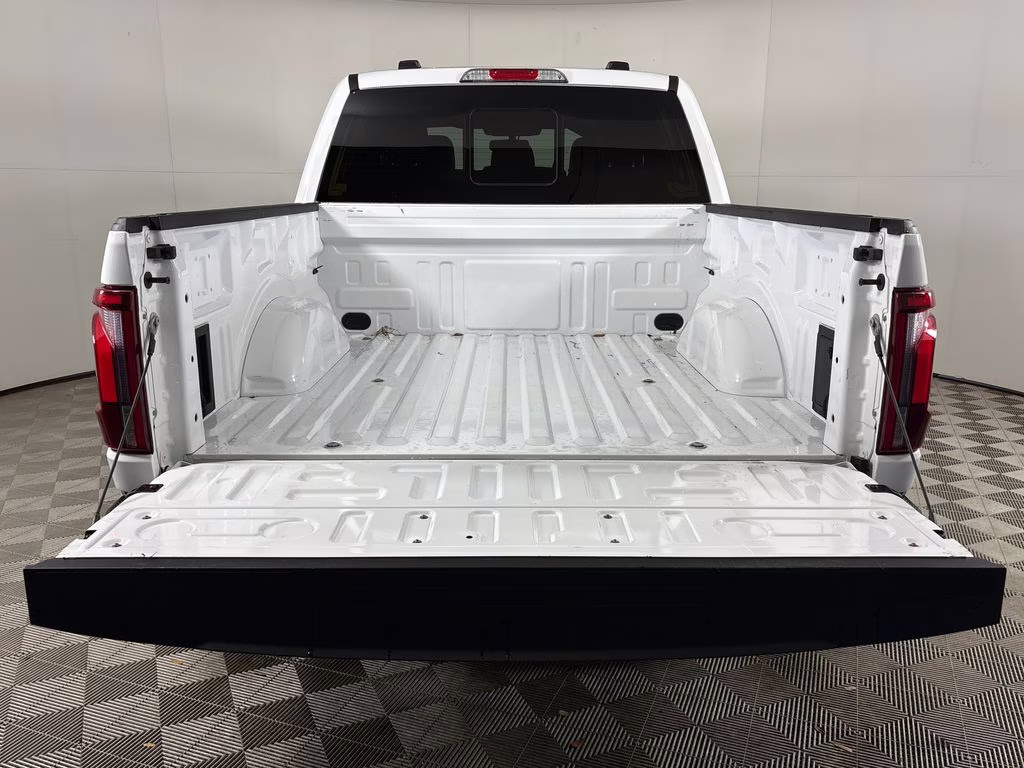 2025 Oxford White Ford F-150 Lariat 4X4 Truck