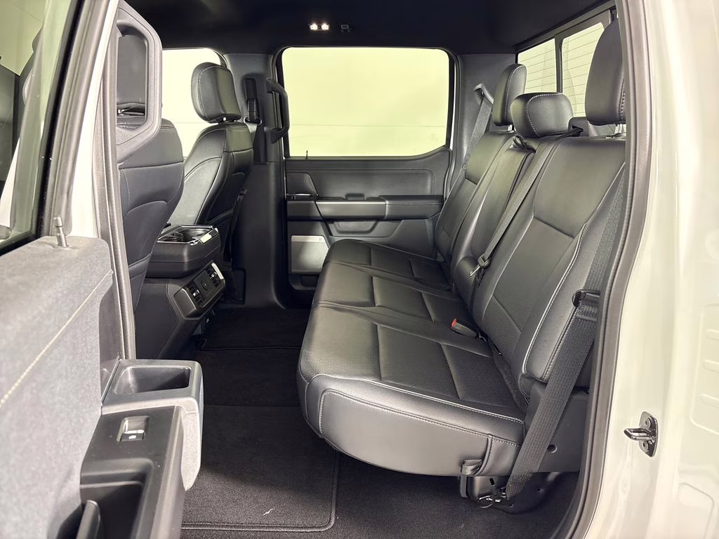 2025 Oxford White Ford F-150 Lariat 4X4 Truck