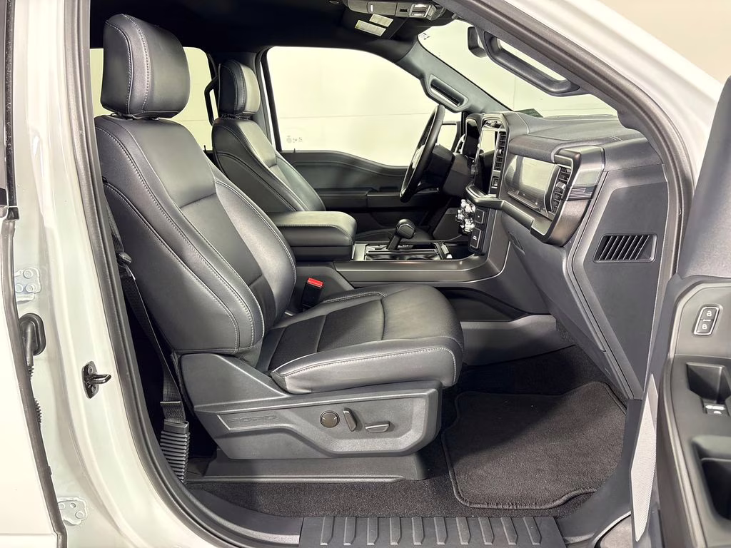 2025 Oxford White Ford F-150 Lariat 4X4 Truck