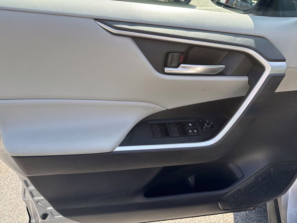 2020 Silver Sky Metallic Toyota RAV4 XLE AWD SUV