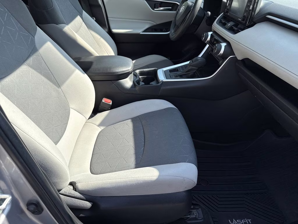 2020 Silver Sky Metallic Toyota RAV4 XLE AWD SUV