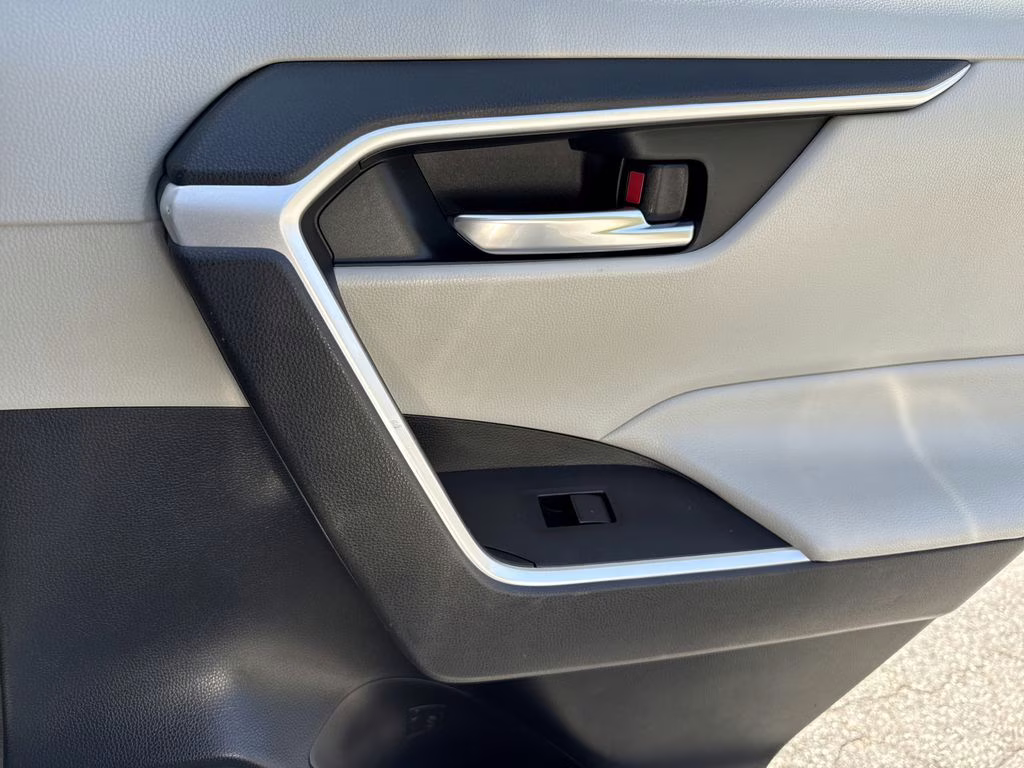 2020 Silver Sky Metallic Toyota RAV4 XLE AWD SUV