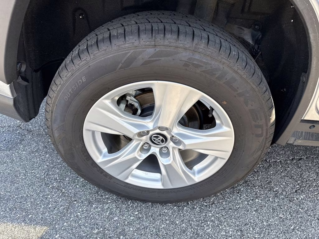 2020 Silver Sky Metallic Toyota RAV4 XLE AWD SUV