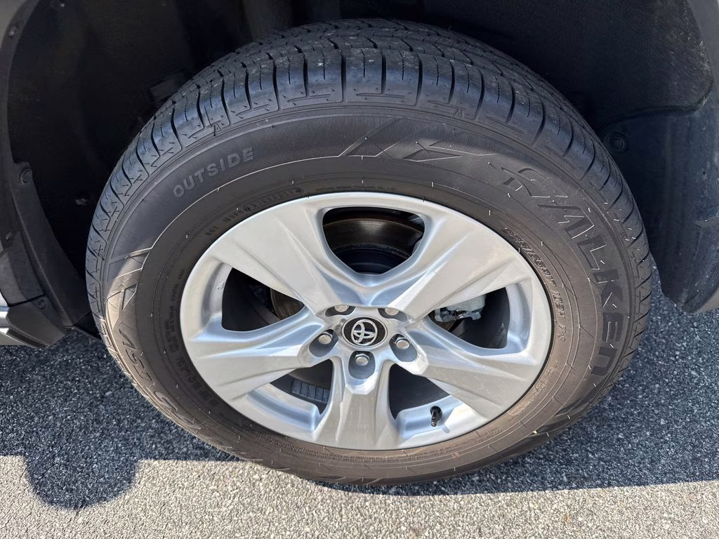 2020 Silver Sky Metallic Toyota RAV4 XLE AWD SUV