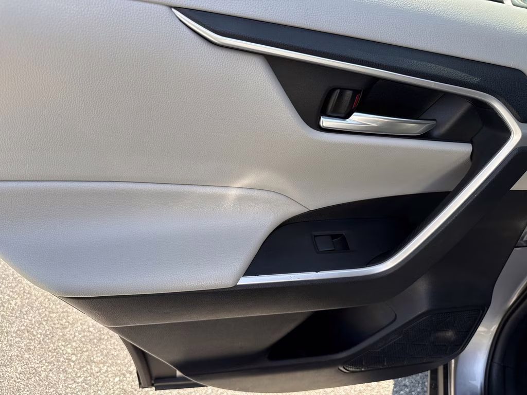 2020 Silver Sky Metallic Toyota RAV4 XLE AWD SUV