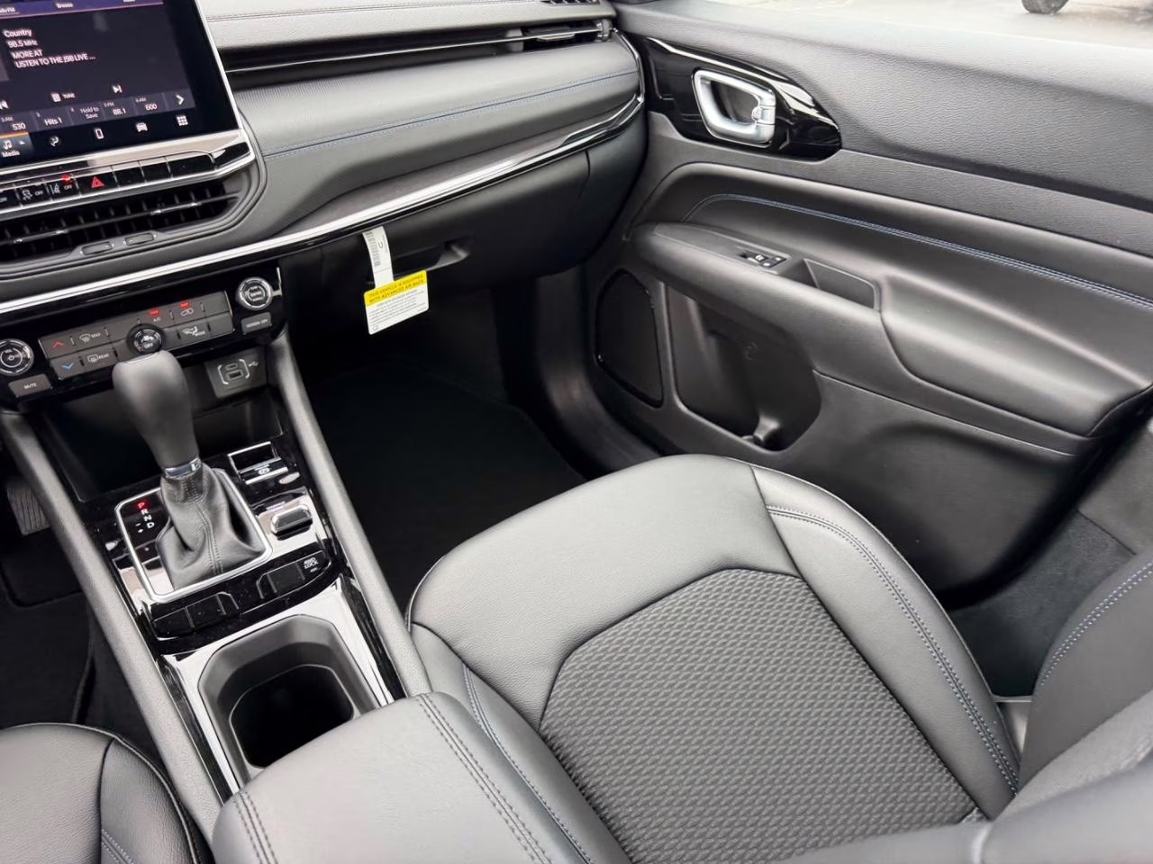 2026 Diamond Black Crystal Pearlcoat Jeep Compass Latitude 4X4 SUV