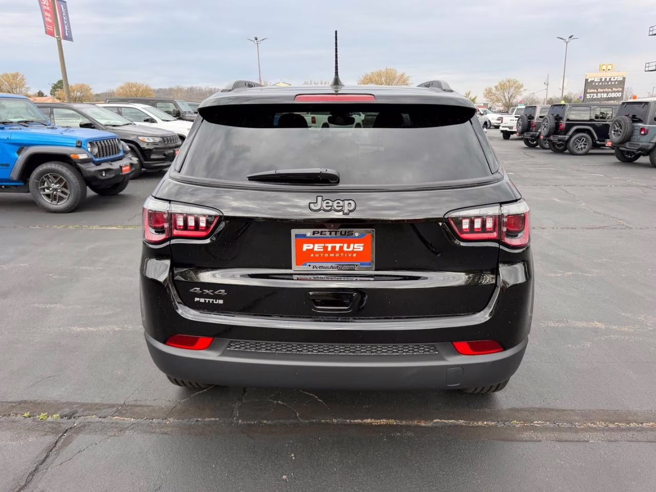 2026 Diamond Black Crystal Pearlcoat Jeep Compass Latitude 4X4 SUV