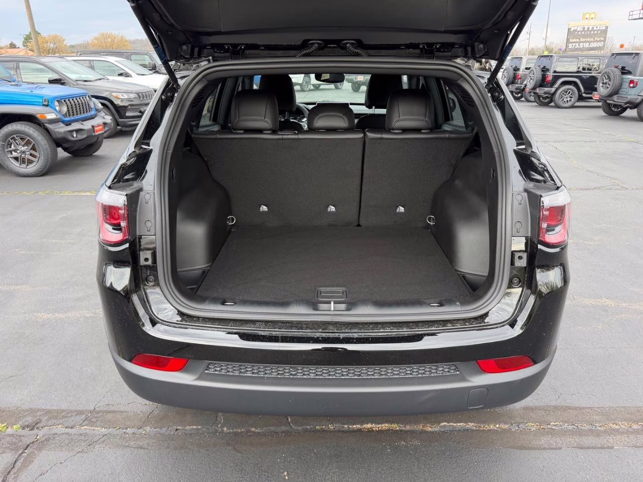 2026 Diamond Black Crystal Pearlcoat Jeep Compass Latitude 4X4 SUV