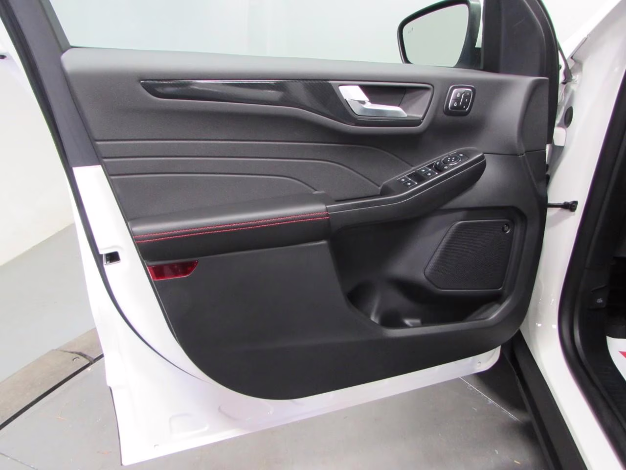 2026 Star White Metallic Tri-Coat Ford Escape Hybrid ST-Line Select AWD SUV