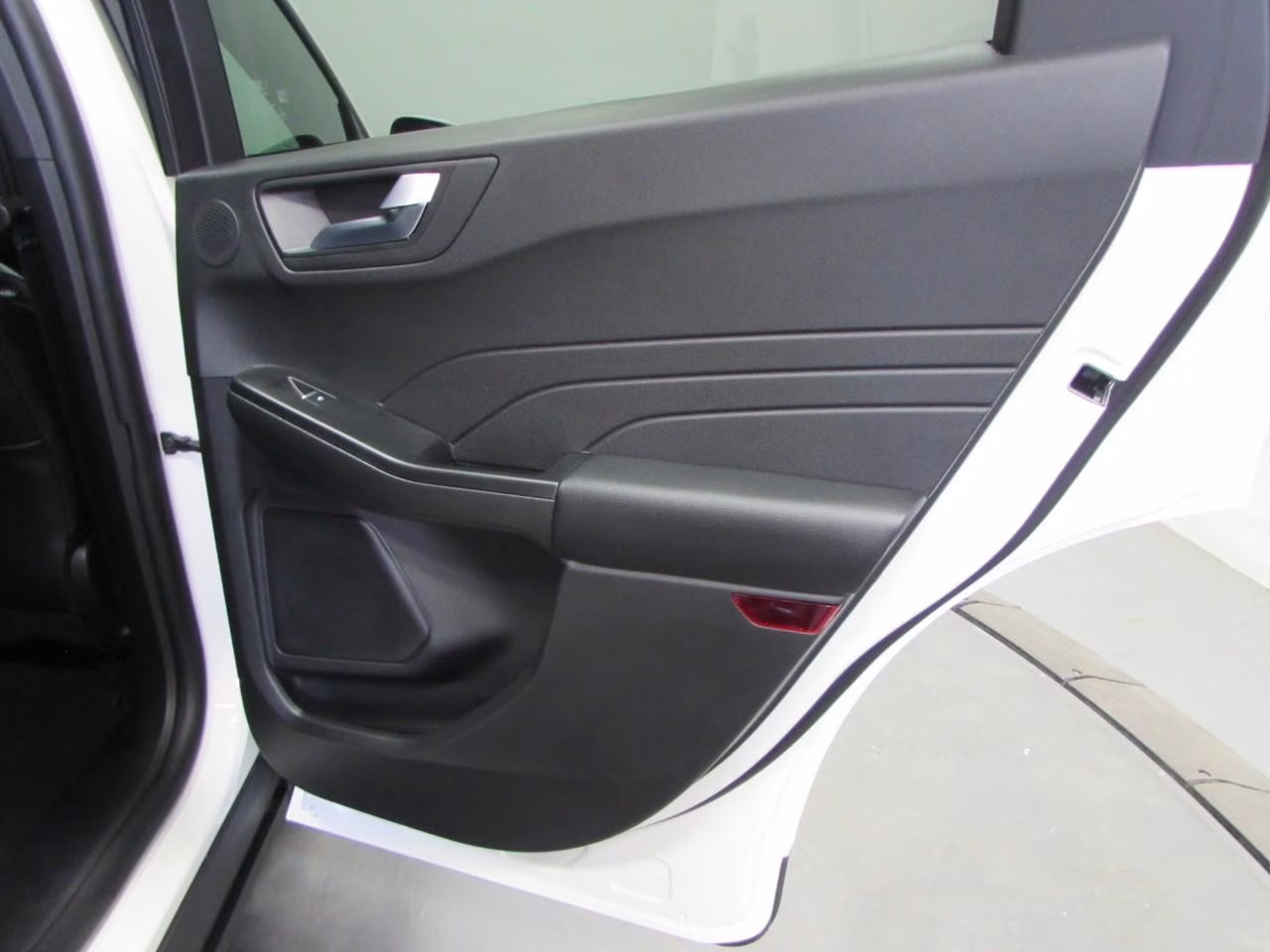 2026 Star White Metallic Tri-Coat Ford Escape Hybrid ST-Line Select AWD SUV