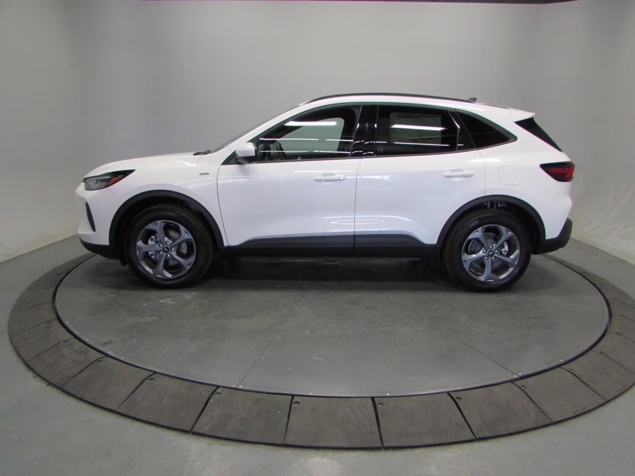 2026 Star White Metallic Tri-Coat Ford Escape Hybrid ST-Line Select AWD SUV