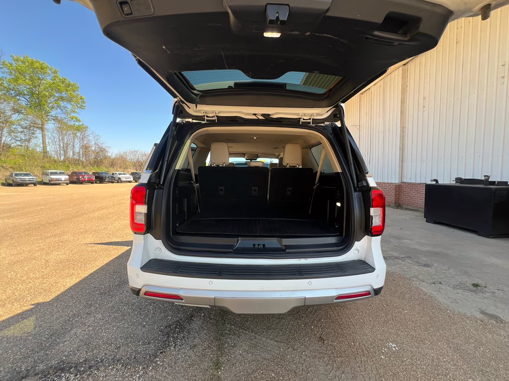 2022 Oxford White Ford Expedition Max XLT RWD SUV