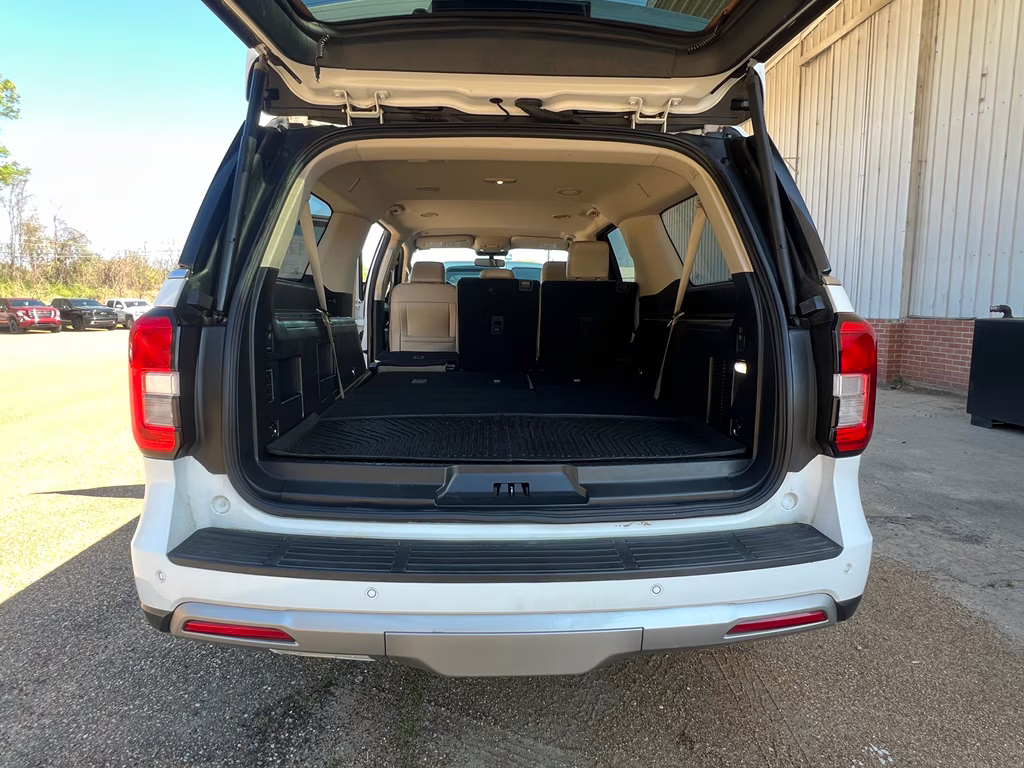 2022 Oxford White Ford Expedition Max XLT RWD SUV