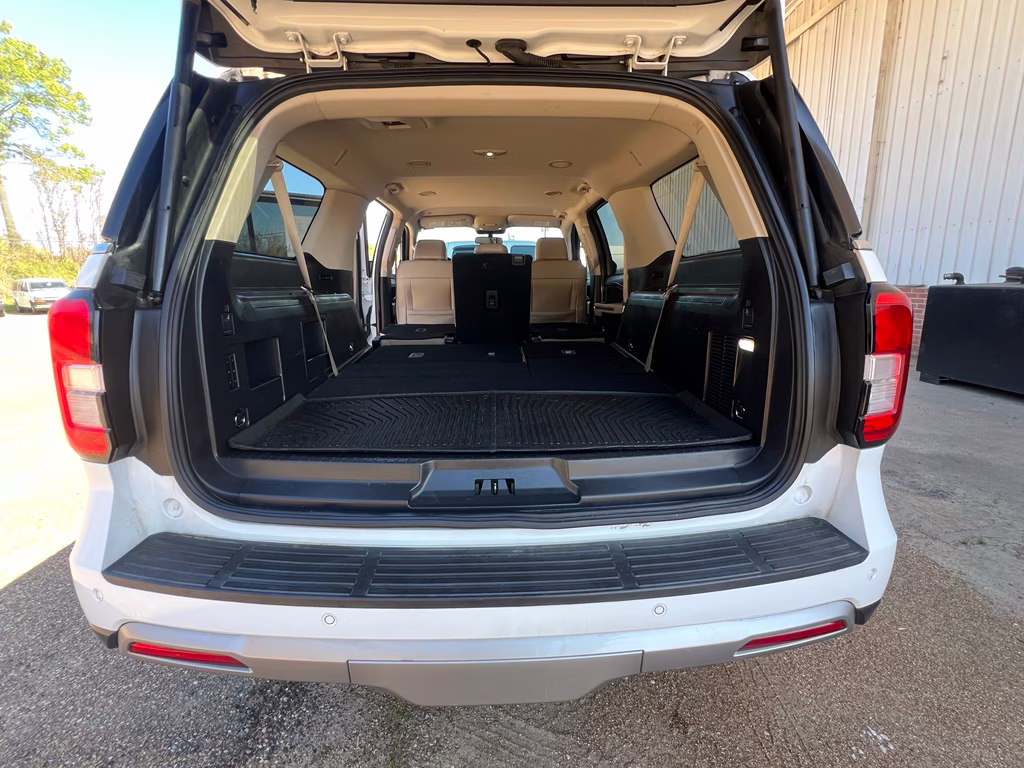 2022 Oxford White Ford Expedition Max XLT RWD SUV