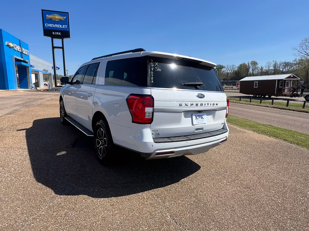 2022 Oxford White Ford Expedition Max XLT RWD SUV