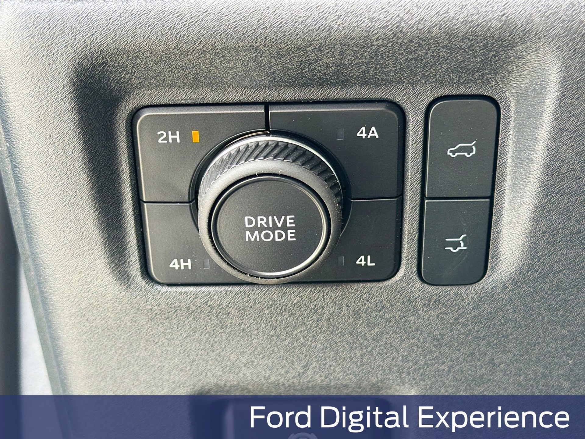 2026 Glacier Gray Metallic Tri-Coat Ford Expedition Platinum 4X4 SUV