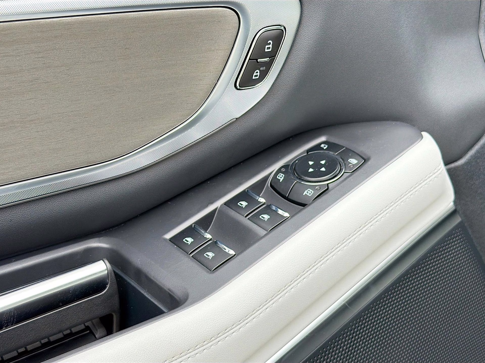 2026 Glacier Gray Metallic Tri-Coat Ford Expedition Platinum 4X4 SUV