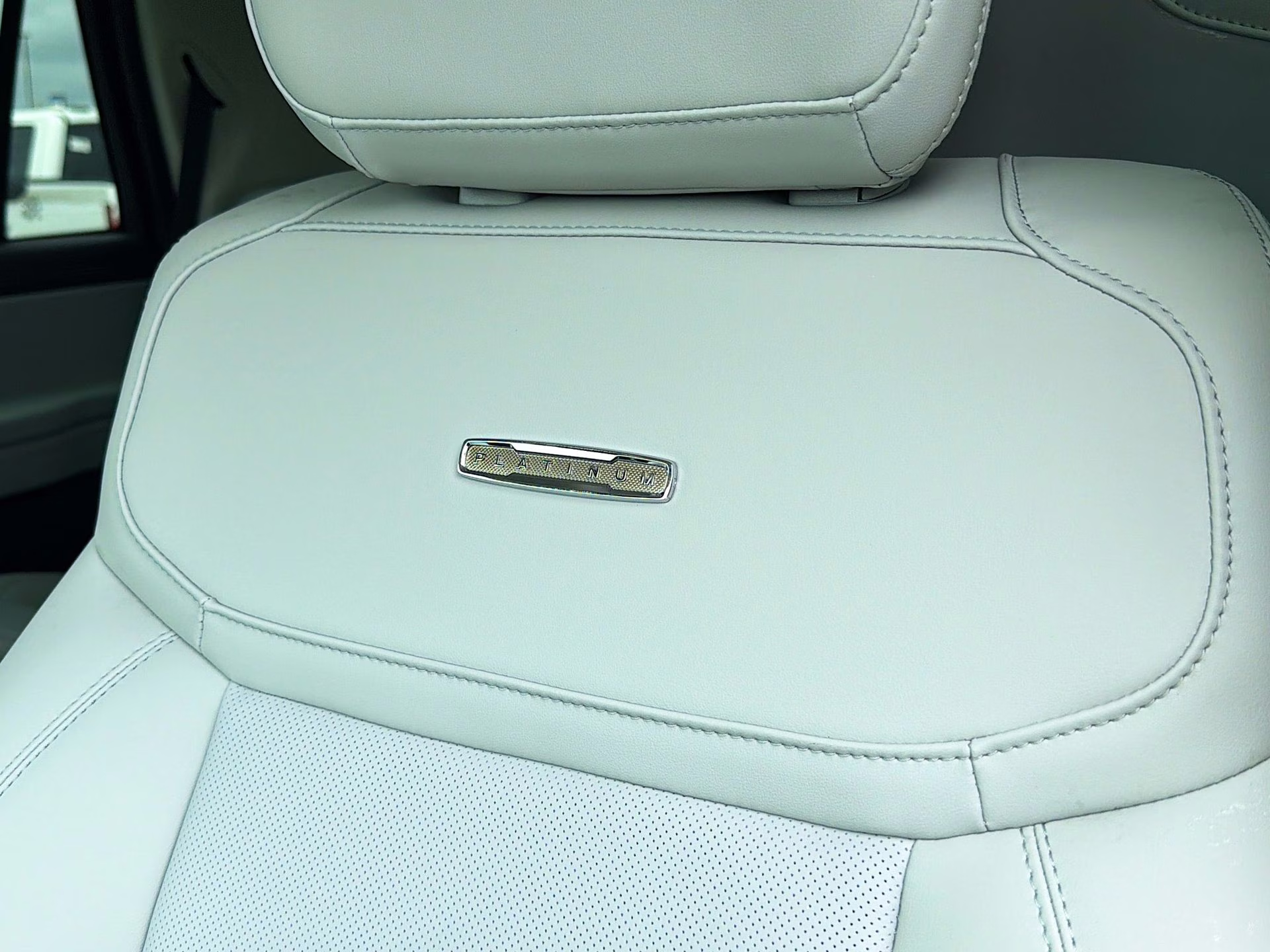 2026 Glacier Gray Metallic Tri-Coat Ford Expedition Platinum 4X4 SUV