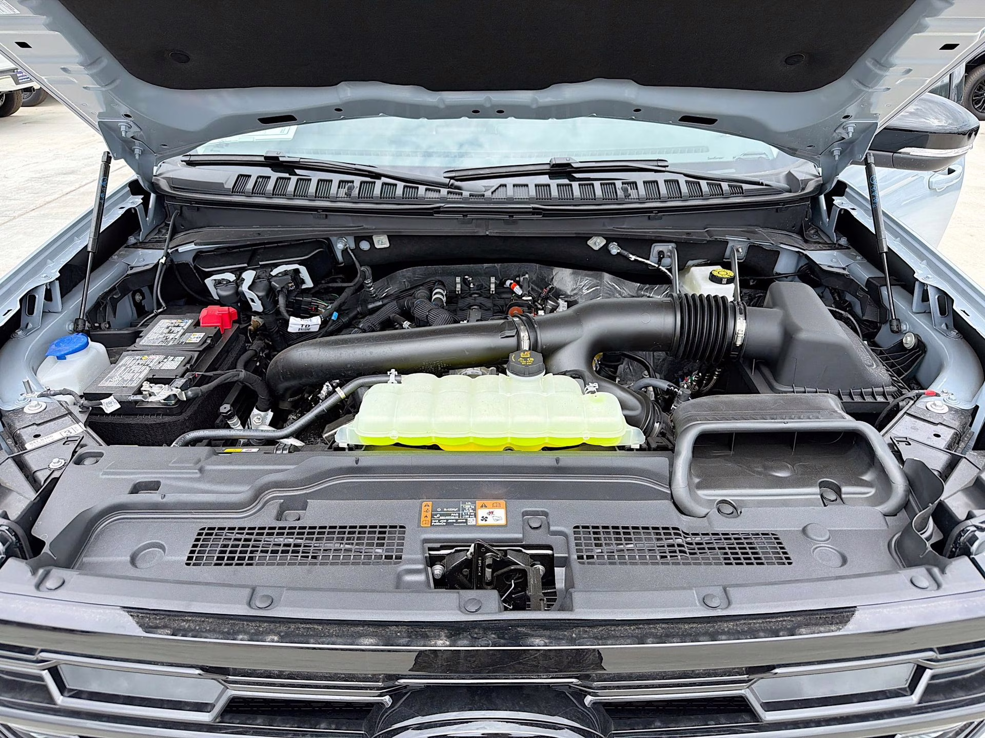 2026 Glacier Gray Metallic Tri-Coat Ford Expedition Platinum 4X4 SUV