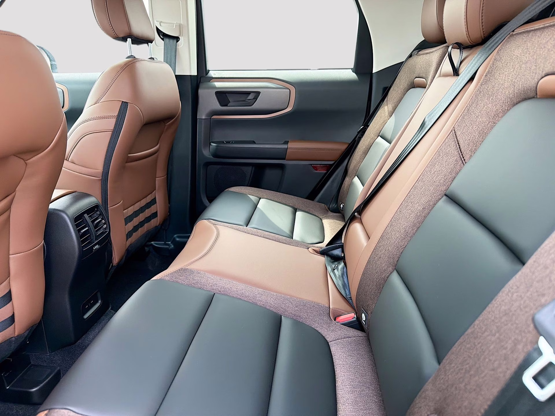 2026 Space White Metallic Ford Bronco Sport Outer Banks 4X4 SUV