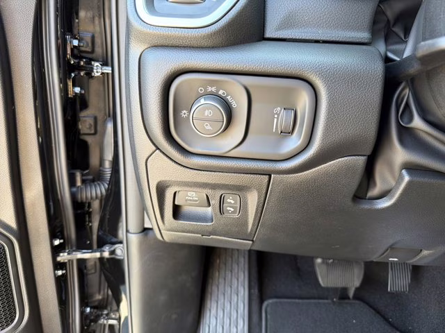 2026 Diamond Black Crystal Pearlcoat Ram 1500 Big Horn RWD Truck