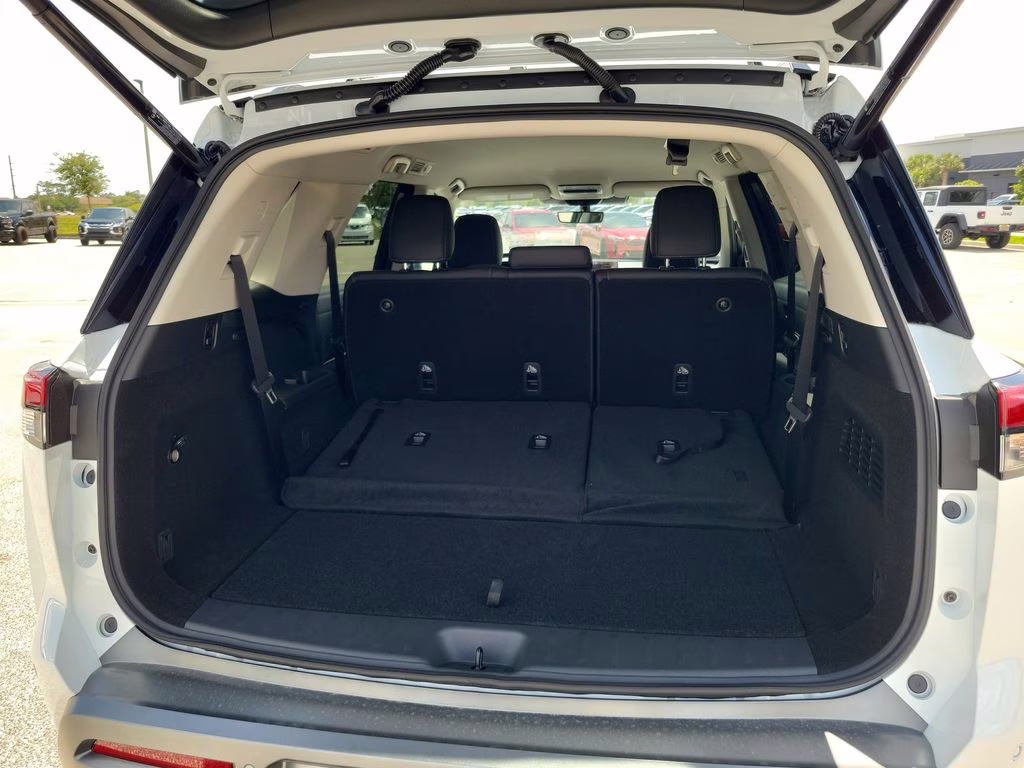 2026 Everest White Pearl Tricoat Nissan Pathfinder SL 4X4 SUV