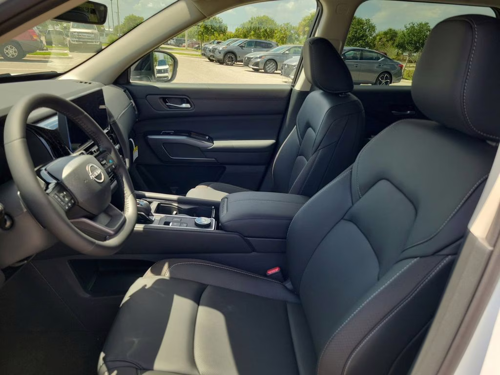 2026 Everest White Pearl Tricoat Nissan Pathfinder SL 4X4 SUV