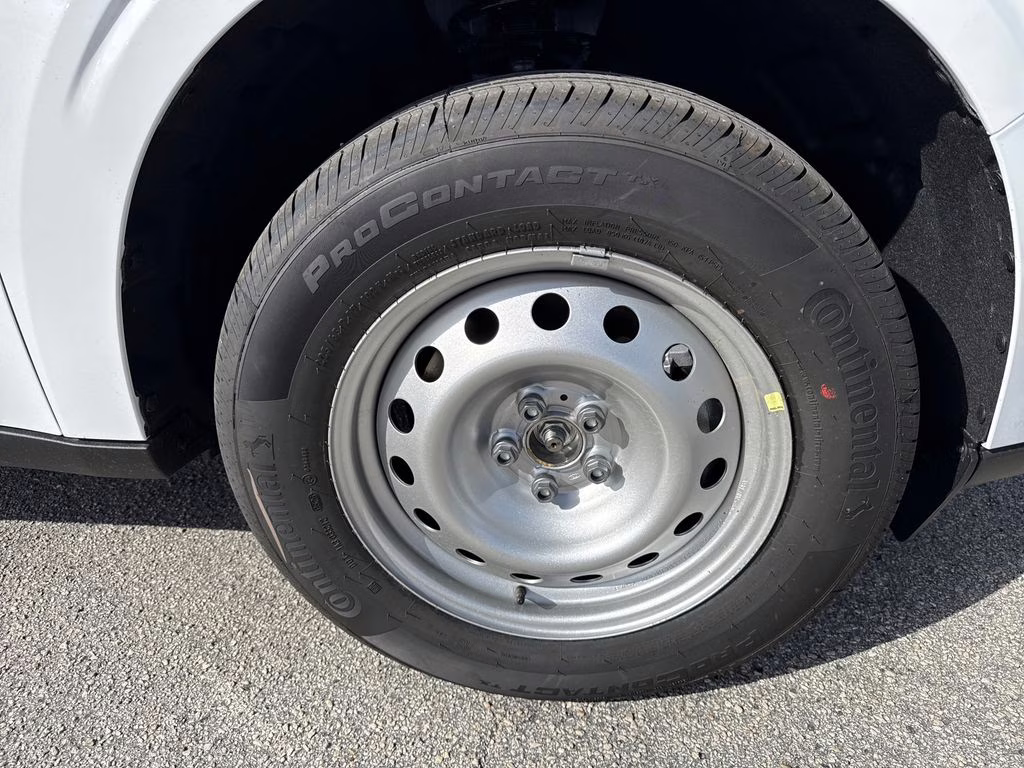 2026 Oxford White Ford Maverick XL AWD Truck