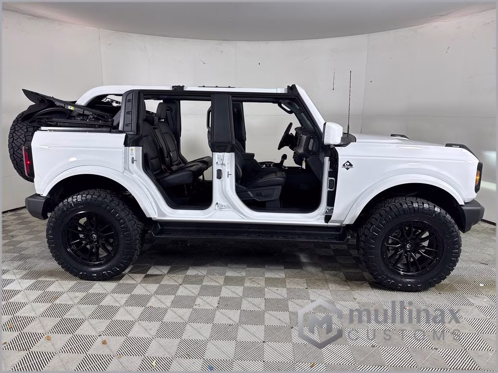 2026 Oxford White Ford Bronco Outer Banks 4X4 SUV