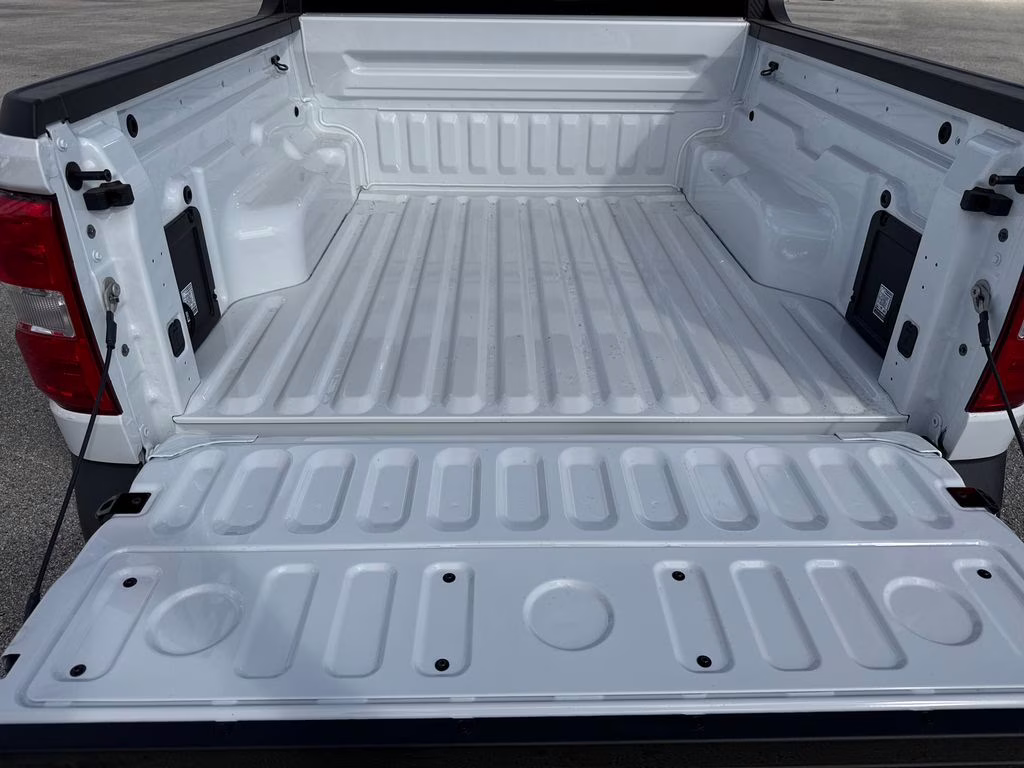 2026 Oxford White Ford Maverick XL AWD Truck