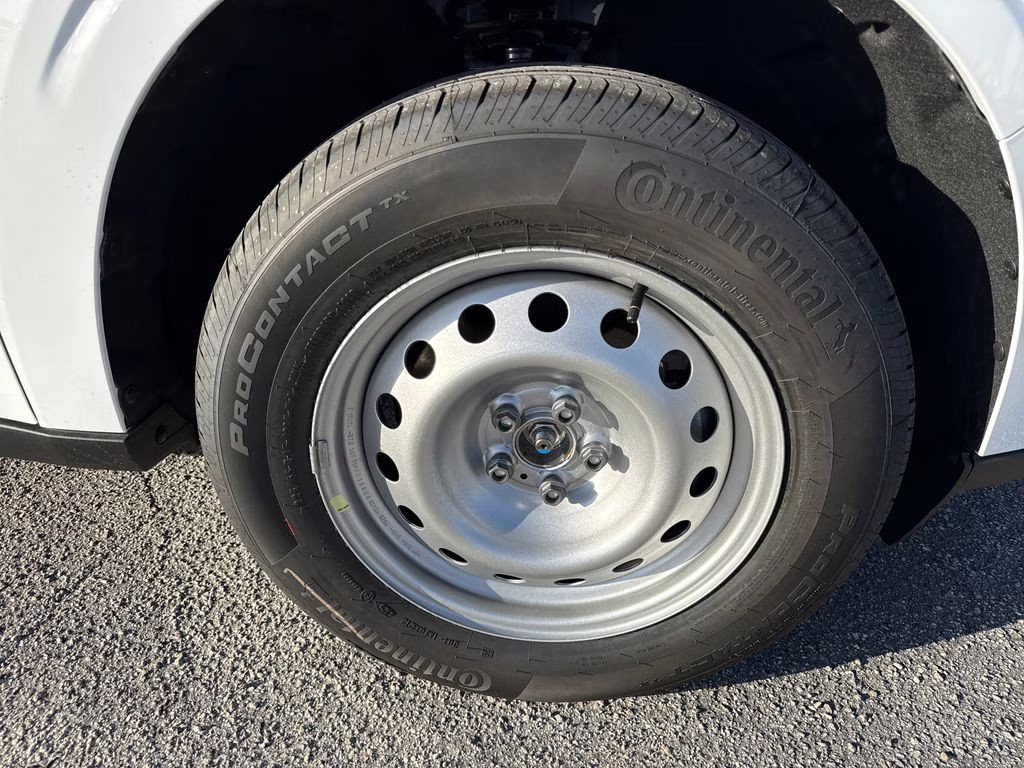 2026 Oxford White Ford Maverick XL AWD Truck