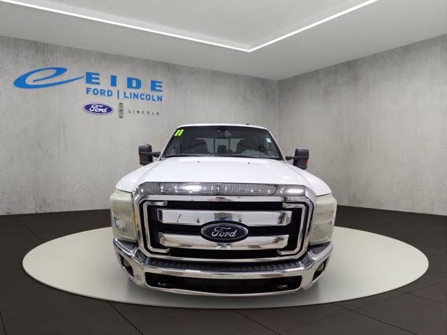 2011 Oxford White Ford Super Duty F-250 SRW Lariat 4X4 Truck